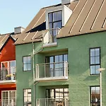 New Three-story Harbour House In Vakantiehuis