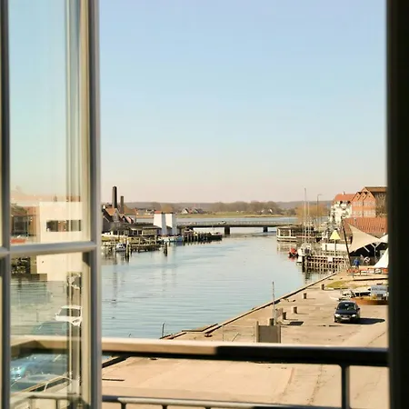 Hébergement de vacances New Three-story Harbour House In *